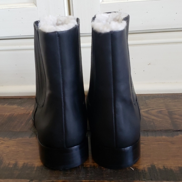 J Crew Sherpa-lined Chelsea boots in leather
K2716 - Picture 3 of 6